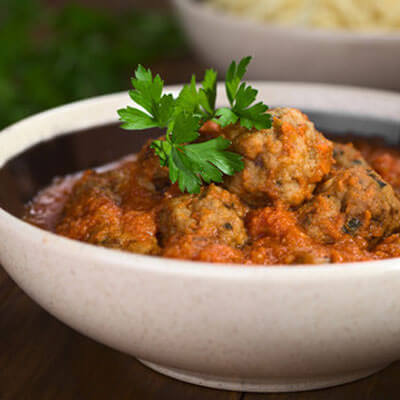 „Albondigas“ – pikante Hackbällchen in Tomaten-Salsa
