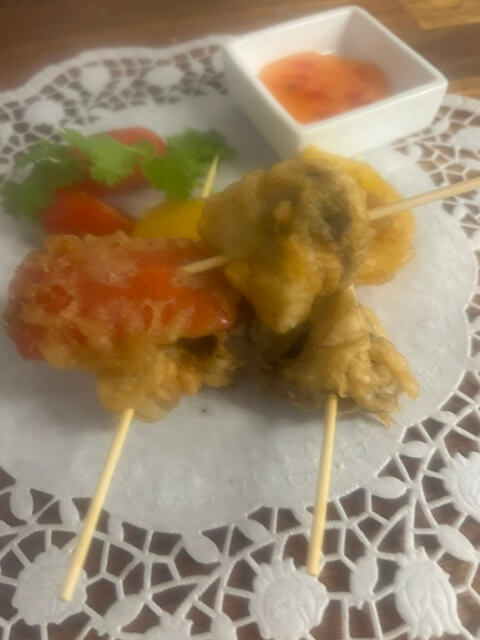 Gemüse-Spieße im Tempura-Teig mit Sweet-Chili-Dip